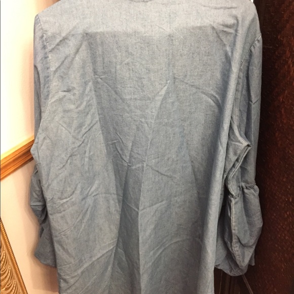 💙💙Denim Button Down Long Shirt💙💙 - Picture 6 of 8